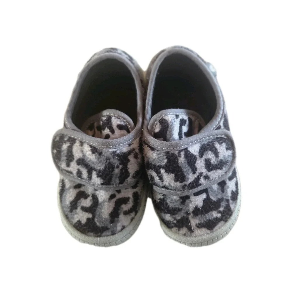 Oomphies Children's Camo Slip Ons Size 8